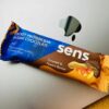 Barre protéinée Grillon au chocolat noir - Caramel et beurre de cacahuète (60g) – Image 3