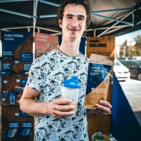 Poudre protéinée à la banane et grillons