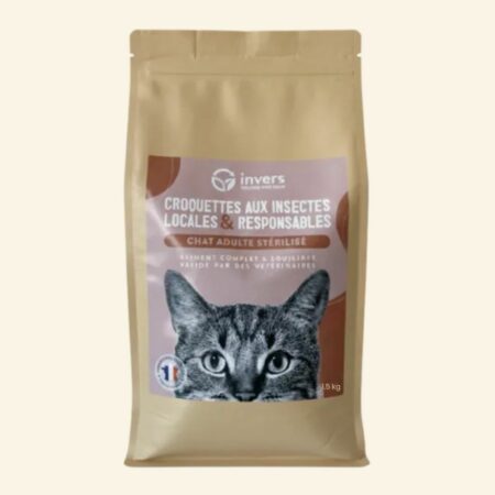 Notre croquette pour chat est une alimentation complète, équilibrée et hautement protéinée. Elles contribuent non seulement au maintien d’un système urinaire optimal, mais également à la préservation de l’acuité visuelle et au renforcement des défenses naturelles de votre chat.